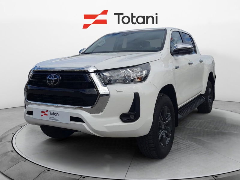 Toyota Hilux 2.8 d-4d 48V double cab Lounge auto nuova a L'Aquila