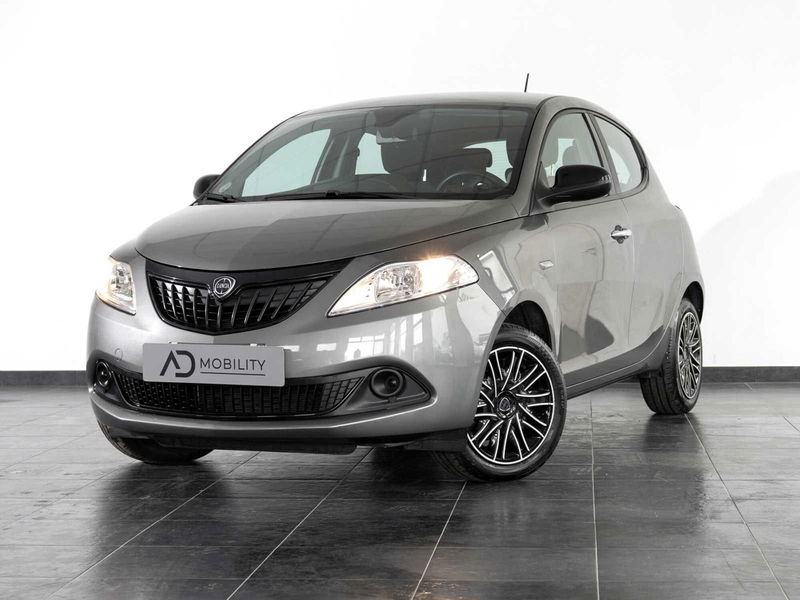 Lancia Ypsilon 1.0 FireFly 5 porte S&S Hybrid Ecochic Gold del 2023 usata a San Severo