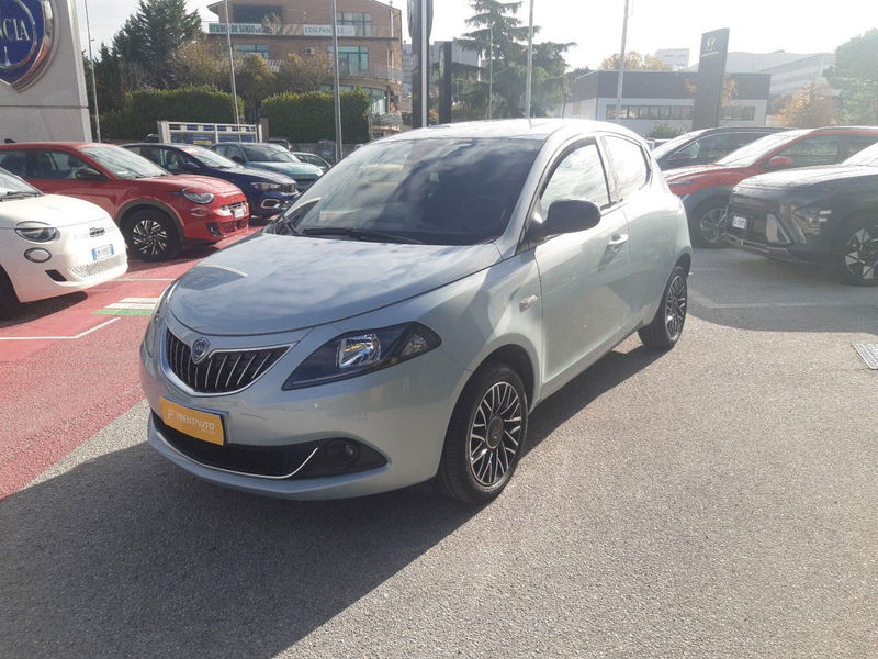 Lancia Ypsilon 1.0 FireFly 5 porte S&S Hybrid Gold Plus del 2023 usata a Campobasso
