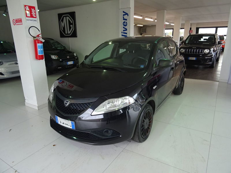 Lancia Ypsilon 1.2 69 CV 5 porte Elefantino Blu del 2019 usata a Lucca