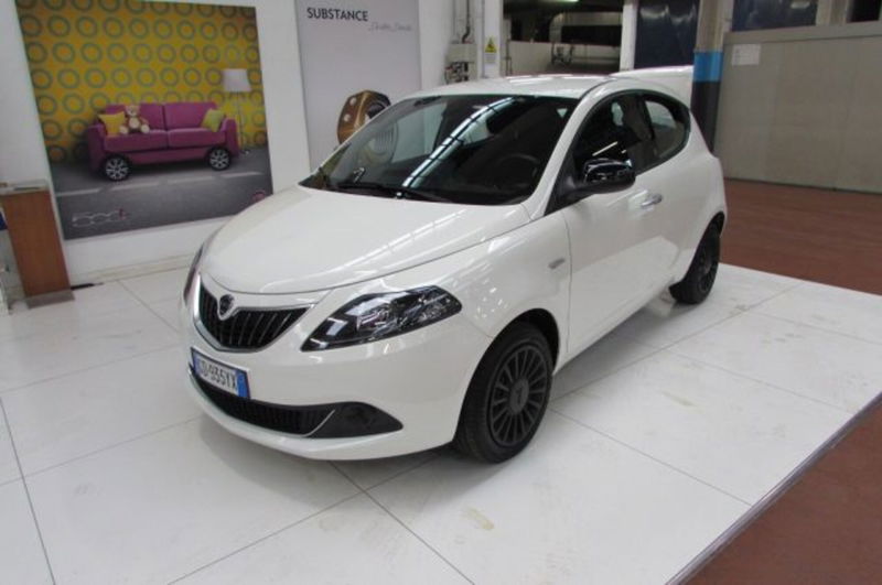 Lancia Ypsilon 1.0 FireFly 5 porte S&S Hybrid Ecochic Silver del 2021 usata a Rho