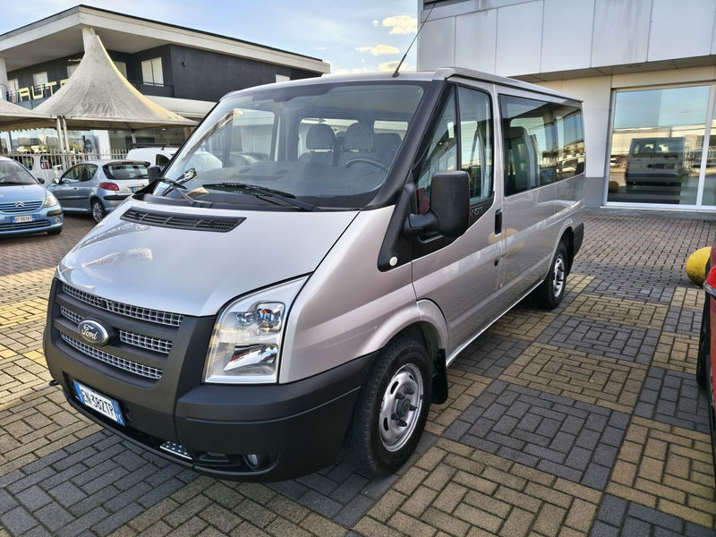 Ford Tourneo Custom 300 2.2 TDCi 100CV PC Trend del 2012 usata a Caresanablot