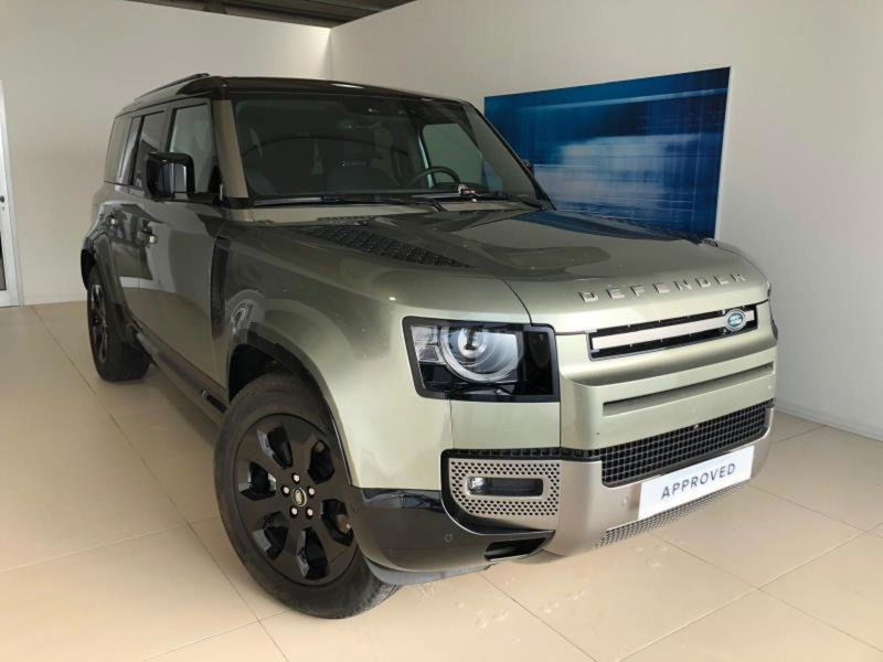 Land Rover Defender 110 3.0d i6 mhev X-Dynamic SE awd 200cv auto del 2025 usata a Venezia