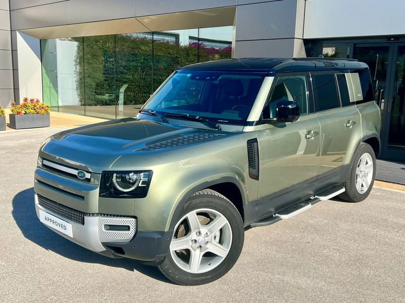 Land Rover Defender 110 3.0d i6 mhev X-Dynamic SE awd 200cv auto del 2023 usata a Bari