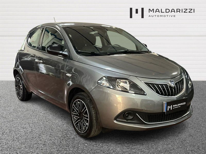 Lancia Ypsilon 1.0 FireFly 5 porte S&S Hybrid Ecochic Silver del 2022 usata a Taranto