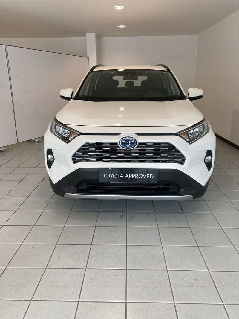 Toyota Rav4 vvt-ie h Active awd-i 222cv e-cvt del 2020 usata a Barletta