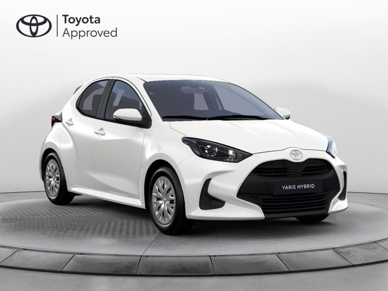 Toyota Yaris 1.5 Hybrid 5 porte Energy nuova a Latina
