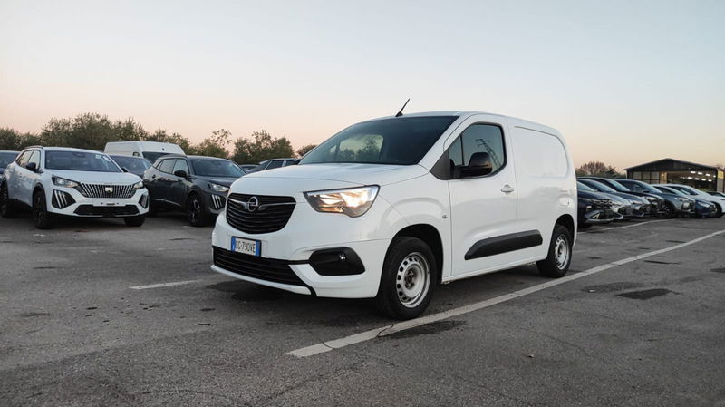 Opel Combo Furgone Cargo 1.5 Diesel 100CV S&S PL-DC 850kg Essentia del 2022 usata a Empoli