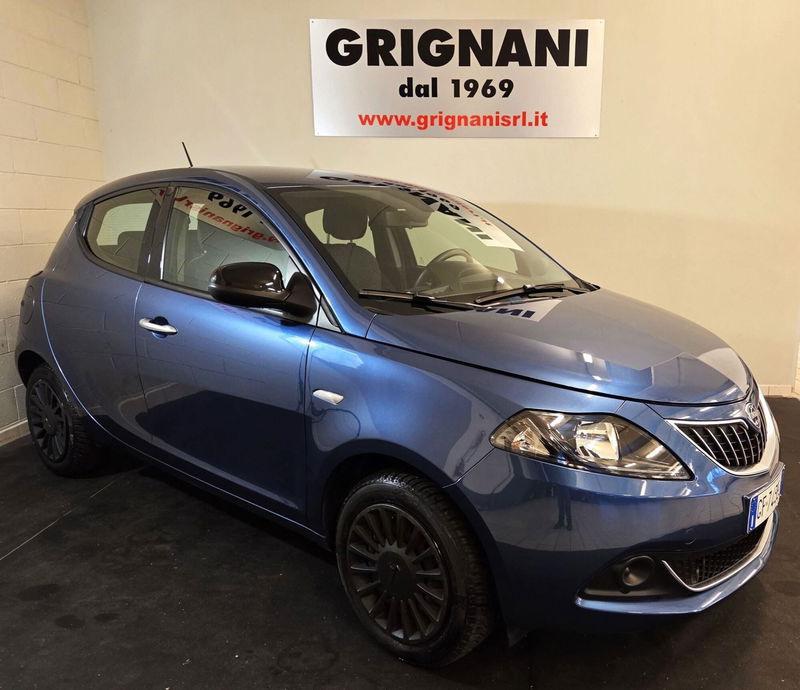 Lancia Ypsilon 1.0 FireFly 5 porte S&S Hybrid Ecochic Silver del 2021 usata a Cava Manara