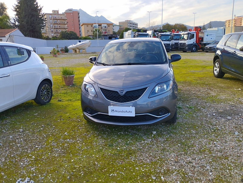 Lancia Ypsilon 1.0 FireFly 5 porte S&S Hybrid Ecochic Silver del 2022 usata a Palermo