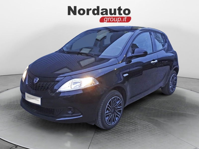 Lancia Ypsilon 1.0 FireFly 5 porte S&S Hybrid Ecochic Silver del 2023 usata a Montebelluna
