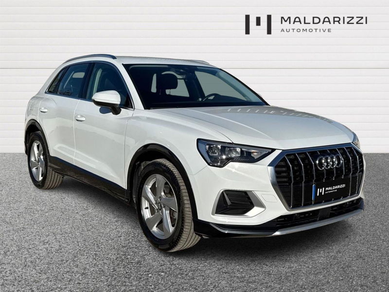 Audi Q3 35 2.0 tdi Business Advanced s-tronic del 2019 usata a Foggia