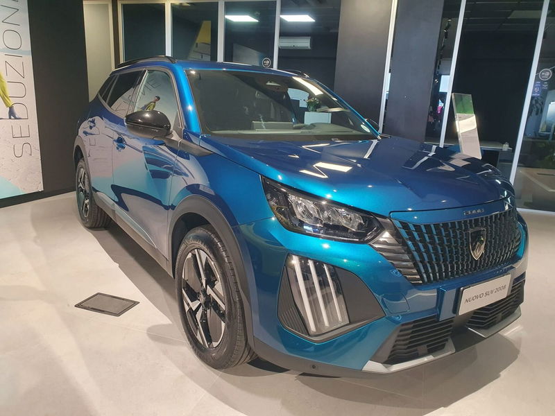 Peugeot 2008 1.2 puretech Active s&s 100cv nuova a Ceccano