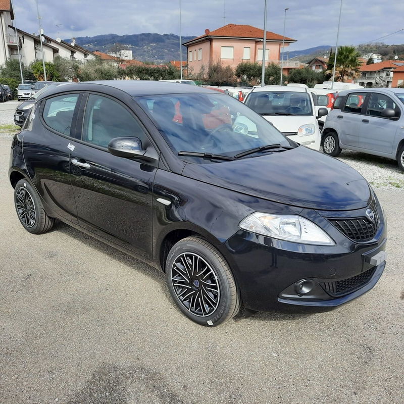Lancia Ypsilon 1.0 FireFly 5 porte S&S Hybrid Ecochic A. Ferretti nuova a La Spezia