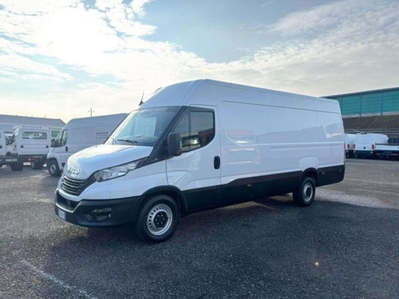 Iveco Daily Furgone 35S16HV 3.0 HPT PLM-TA Furgone del 2022 usata a Castegnato