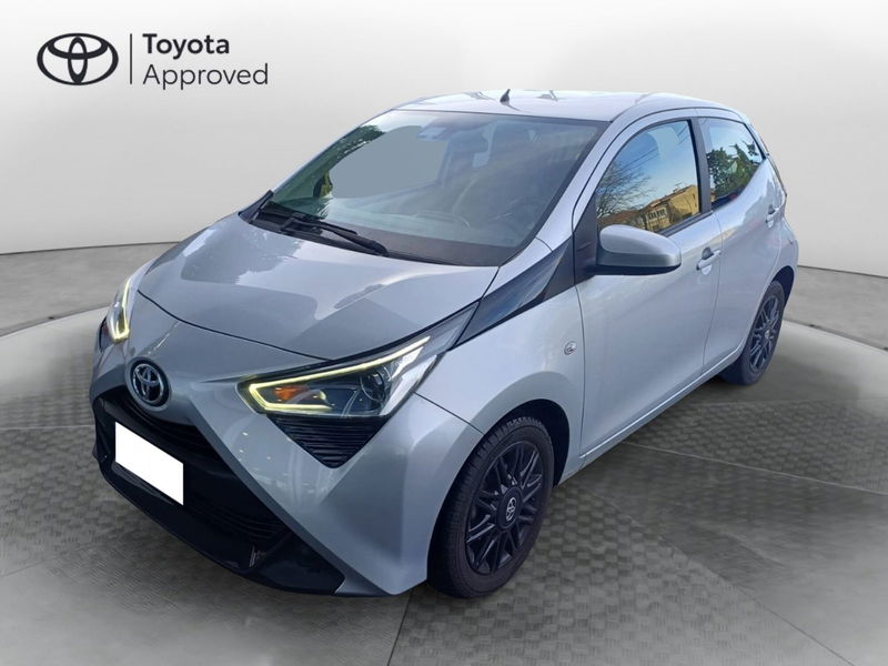 Toyota Aygo 1.0 VVT-i 72 CV 5 porte x-play MMT del 2020 usata a Beregazzo con Figliaro