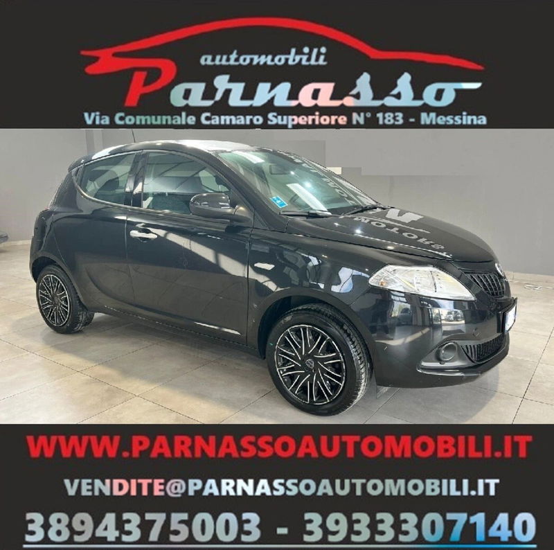 Lancia Ypsilon 1.0 FireFly 5 porte S&S Hybrid Ecochic Silver del 2023 usata a Messina