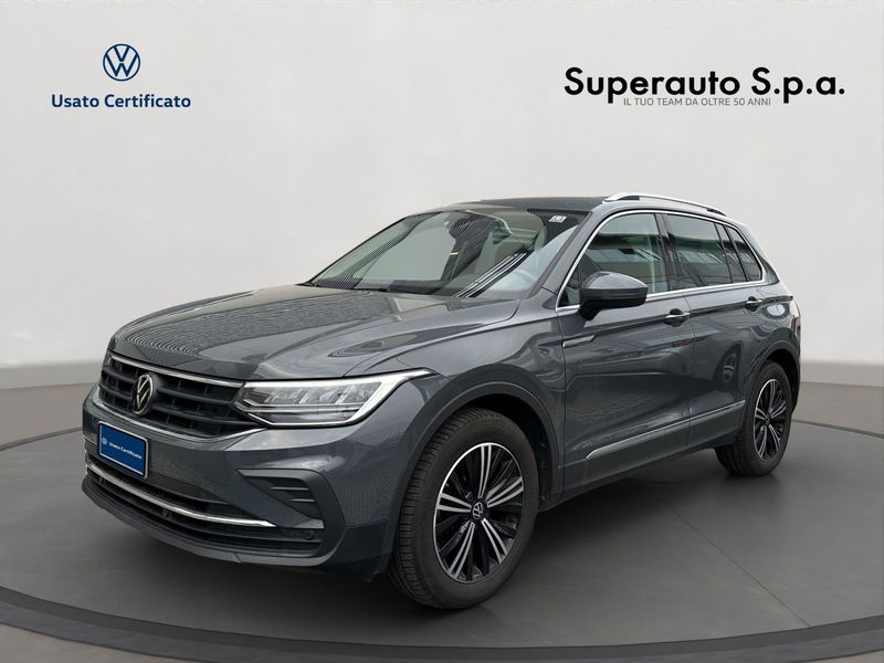Volkswagen Tiguan 2.0 TDI SCR Life del 2022 usata a Padova