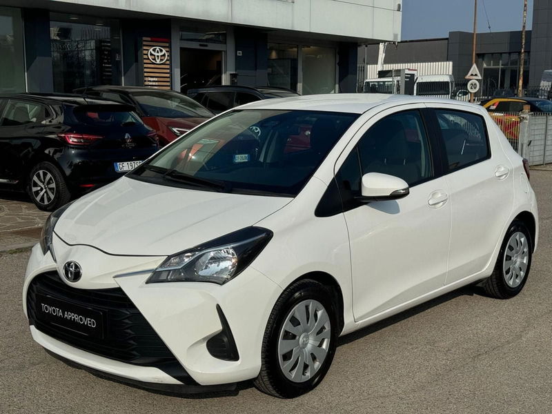 Toyota Yaris 1.0 5 porte Cool del 2017 usata a Modena