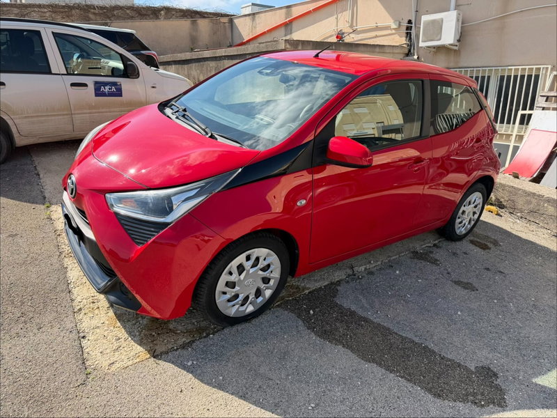 Toyota Aygo 1.0 VVT-i 72 CV 5 porte x-cool MMT del 2019 usata a Agrigento