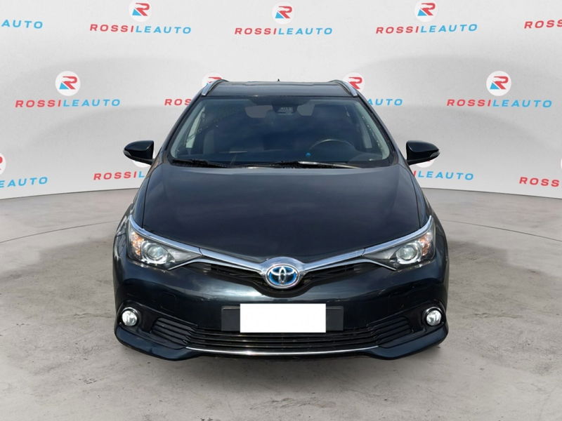 Toyota Auris Station Wagon 1.8 Hybrid Cool del 2019 usata a Massa
