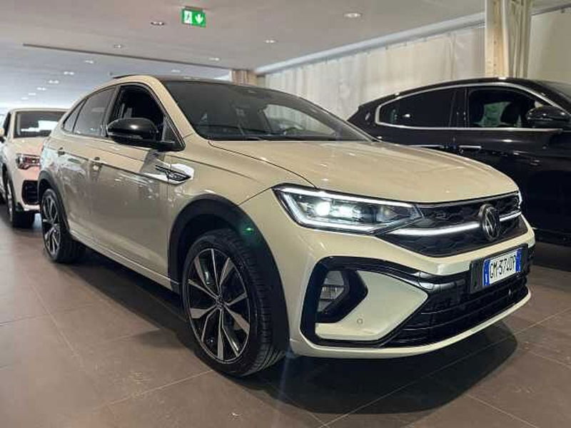 Volkswagen Taigo 1.0 TSI 110 CV DSG R-Line del 2023 usata a Genova