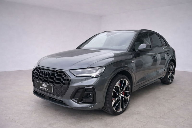Audi Q5 40 2.0 tdi mhev 12V Identity Black quattro s-tronic del 2024 usata a Martina Franca