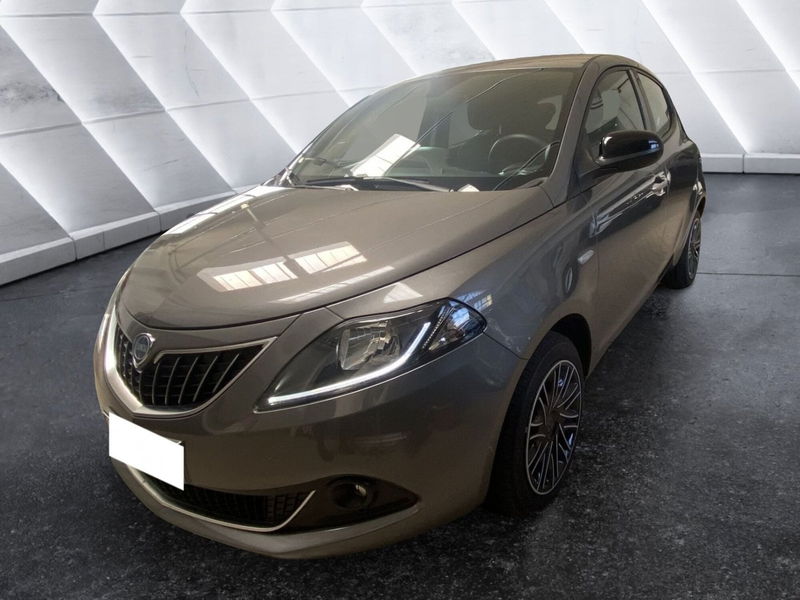 Lancia Ypsilon 1.0 FireFly 5 porte S&S Hybrid Silver Plus del 2023 usata a Napoli