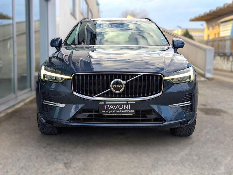 Volvo XC60 B4 (d) AWD automatico Essential N1 del 2022 usata a Pescara