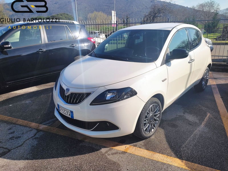Lancia Ypsilon 1.0 FireFly 5 porte S&S Hybrid Gold Plus del 2023 usata a Prato