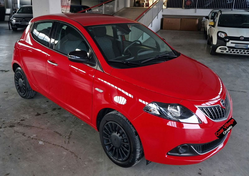 Lancia Ypsilon 1.0 FireFly 5 porte S&S Hybrid Silver Plus del 2022 usata a Orvieto