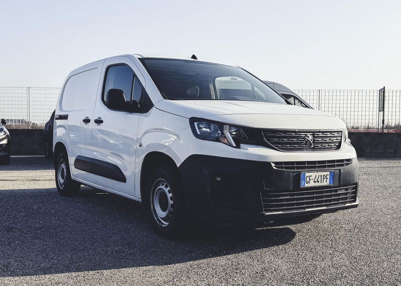 Peugeot Partner Furgone 1.5 bluehdi 100cv S&S L1 del 2021 usata a Novara