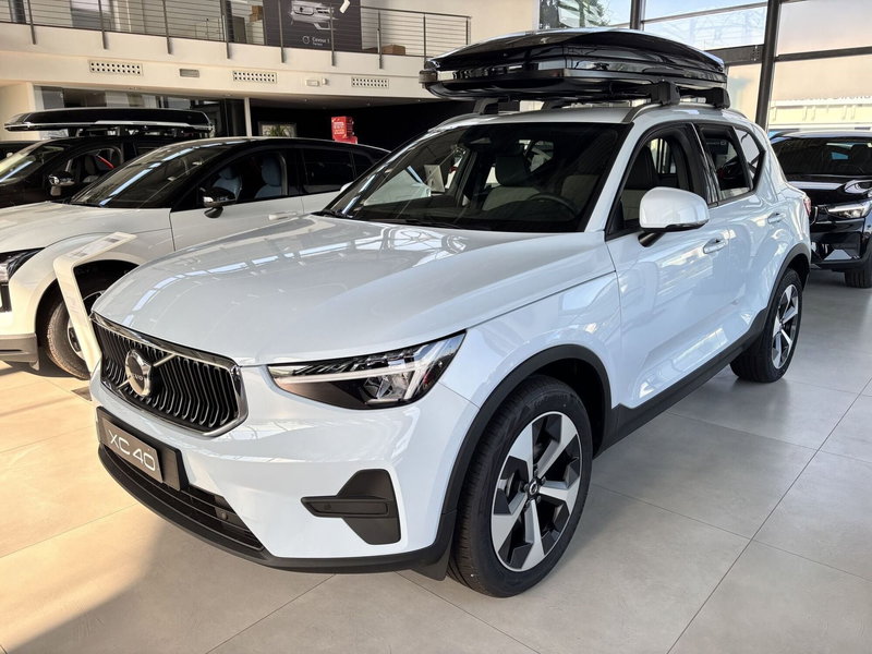 Volvo XC40 B3 automatico Core nuova a Ferrara