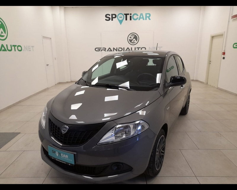 Lancia Ypsilon 1.0 FireFly 5 porte S&S Hybrid Ecochic Silver del 2023 usata a Savona