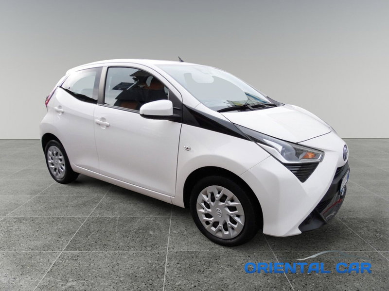 Toyota Aygo 1.0 VVT-i 72 CV 5 porte x-play MMT del 2020 usata a La Spezia