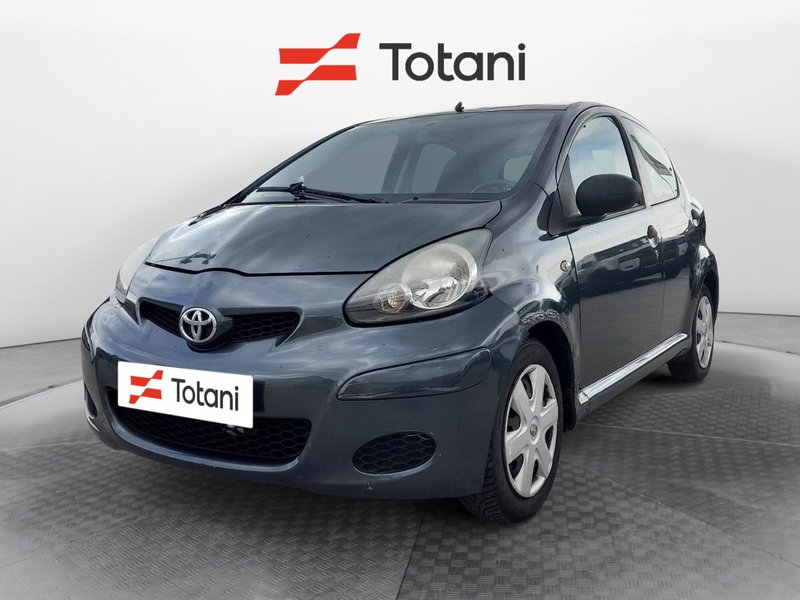 Toyota Aygo 1.0 12V VVT-i 5 porte Now Connect del 2012 usata a L'Aquila