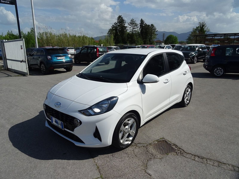 Hyundai i10 1.0 MPI AT Tech del 2022 usata a Lucca
