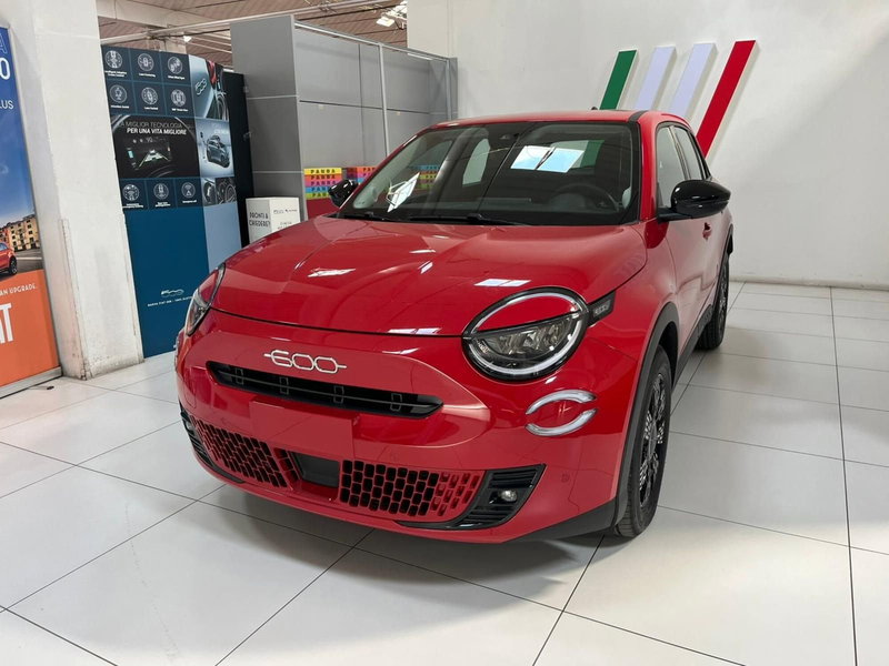 Fiat 600 1.2 hybrid Serie Speciale Icon 110cv auto nuova a Altopascio