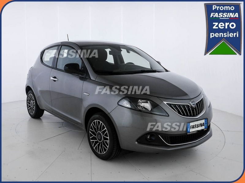 Lancia Ypsilon 1.0 FireFly 5 porte S&S Hybrid Ecochic Silver del 2024 usata a Milano