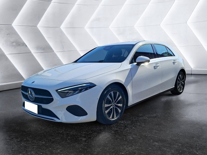 Mercedes-Benz Classe A 180 d AMG Line Advanced auto del 2025 usata a Salerno