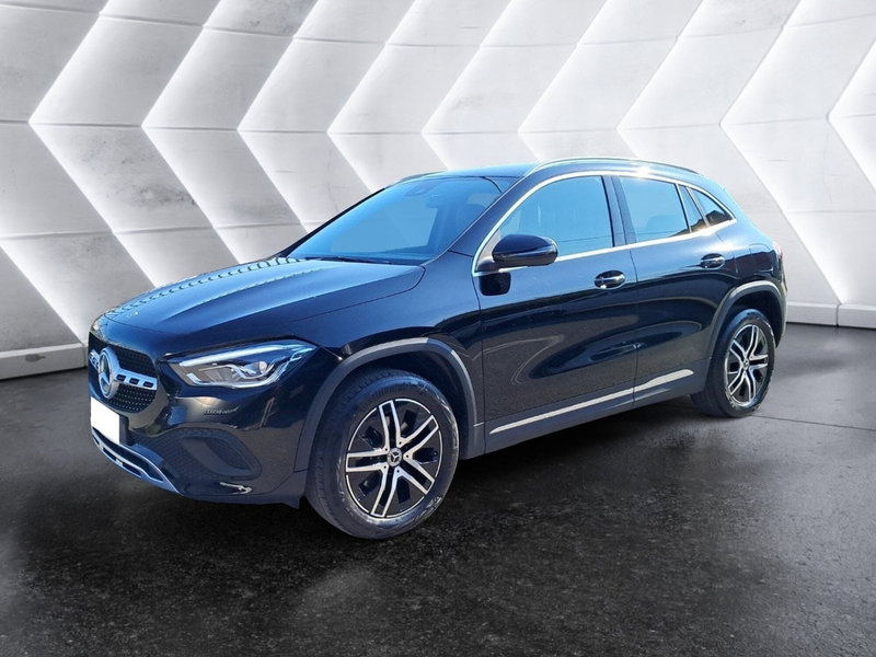 Mercedes-Benz GLA SUV 180 d Automatic Sport Plus del 2023 usata a Salerno