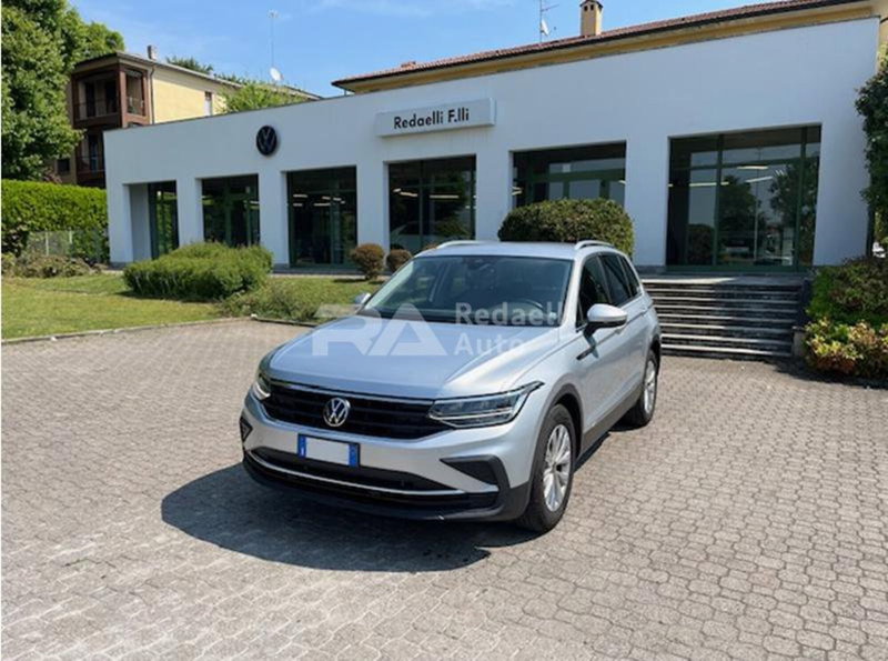 Volkswagen Tiguan 2.0 TDI SCR Life del 2023 usata a Casatenovo