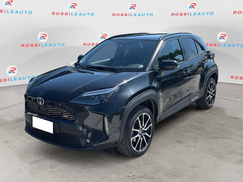 Toyota Yaris Cross 1.5h GR Sport Black Sky fwd 116cv e-cvt del 2023 usata a Carrara