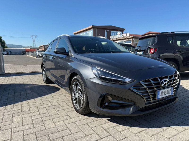Hyundai i30 Fastback 1.0 T-GDI iMT 48V Prime del 2023 usata a Montelupo Fiorentino