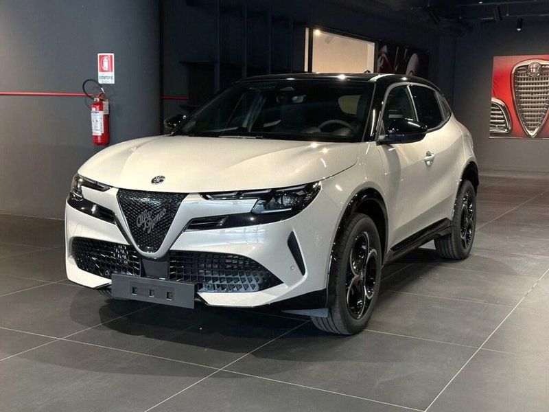Alfa Romeo Junior 1.2 ibrida Q4 Sprint 145cv edct6 nuova a Montagna in Valtellina