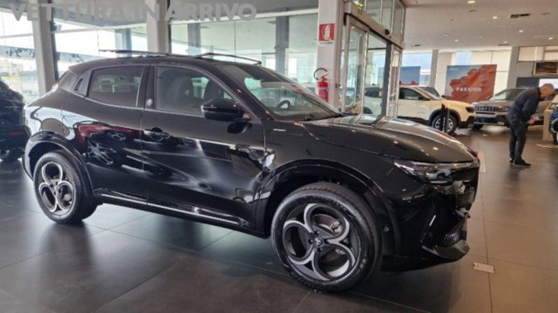Alfa Romeo Junior elettrica Milano Cortina 2026 156cv nuova a Modena