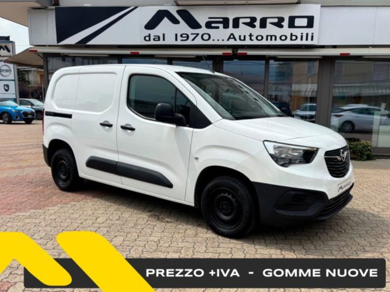Opel Combo Furgone Cargo 1.5 Diesel PC 650kg del 2018 usata a Boves