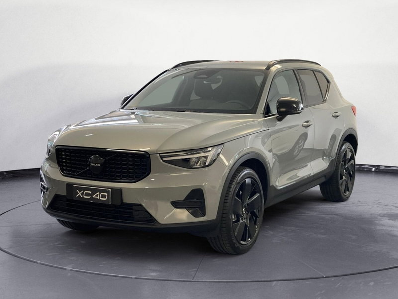 Volvo XC40 B3 automatico Plus Dark N1 nuova a Como