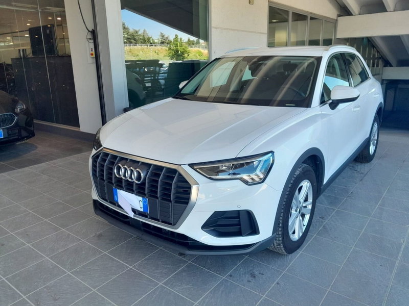 Audi Q3 35 2.0 tdi Business Advanced s-tronic del 2024 usata a Asti