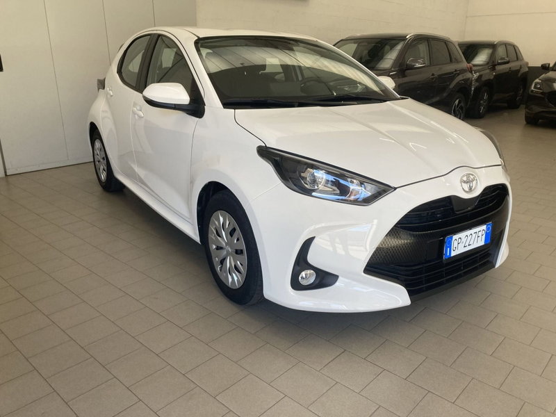 Toyota Yaris 1.0 5 porte Active del 2023 usata a Vigevano